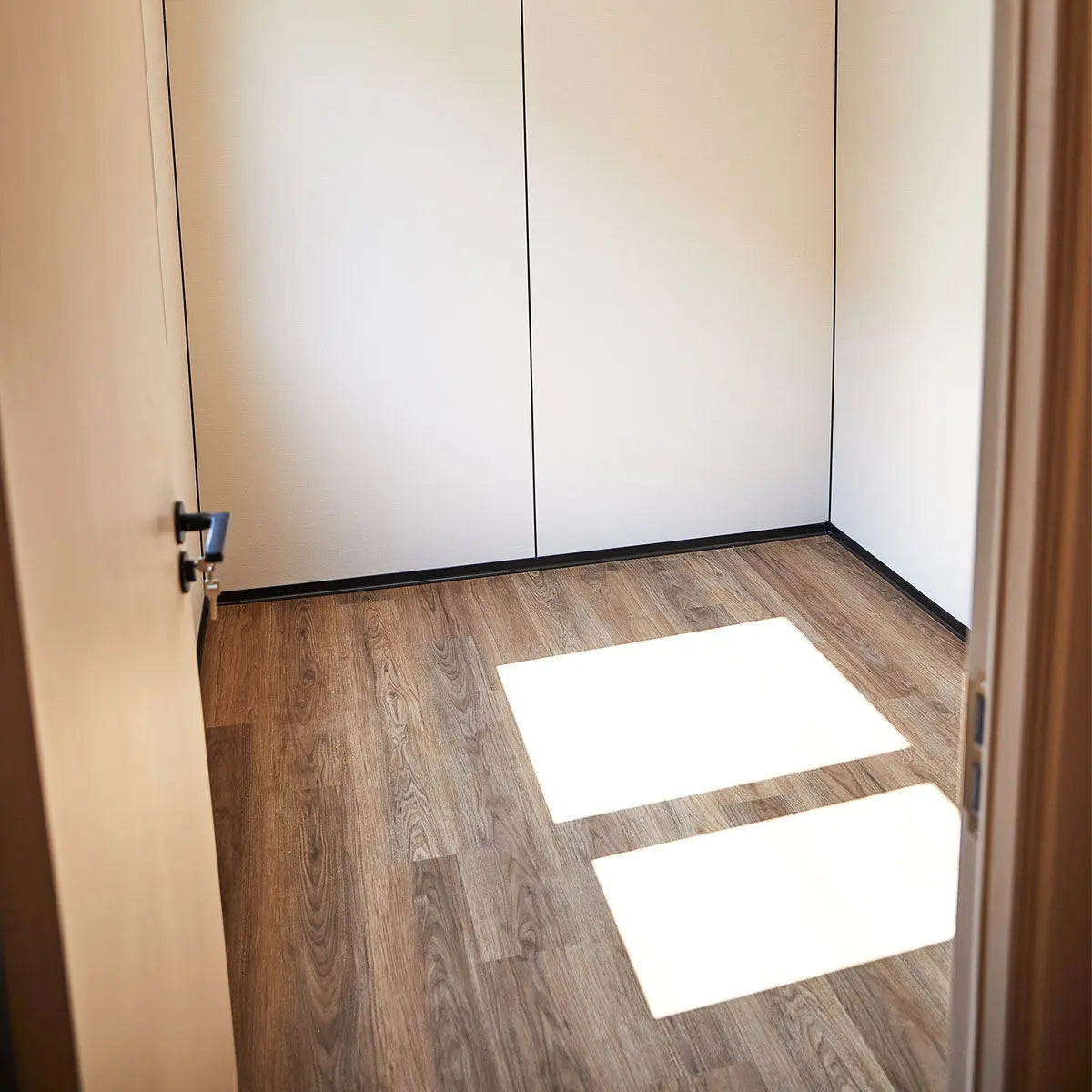 TMG Industrial TMG-SCO40 12.2 m Custom Built Steel Container Office Insulated PVC Flooring