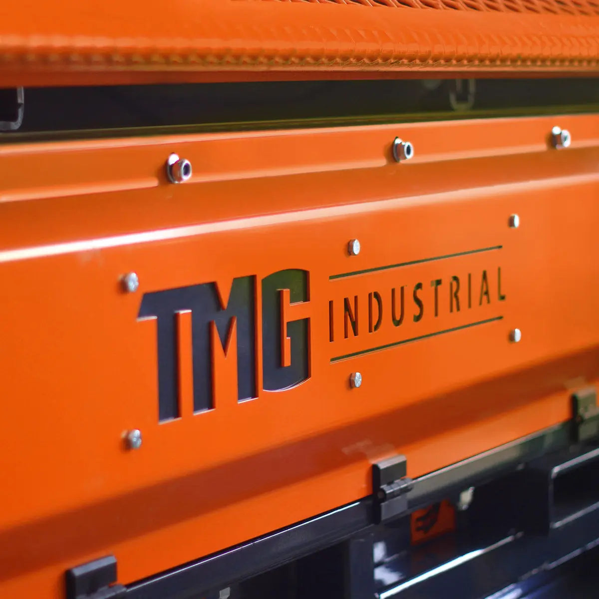 TMG Industrial TMG-RSV70G 178 cm Vibratory Topsoil Rock Screen 5.5 HP Kohler Engine
