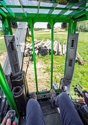 John Deere 437E Knuckleboom Loader 173 hp 35,073 lb Operating Weight