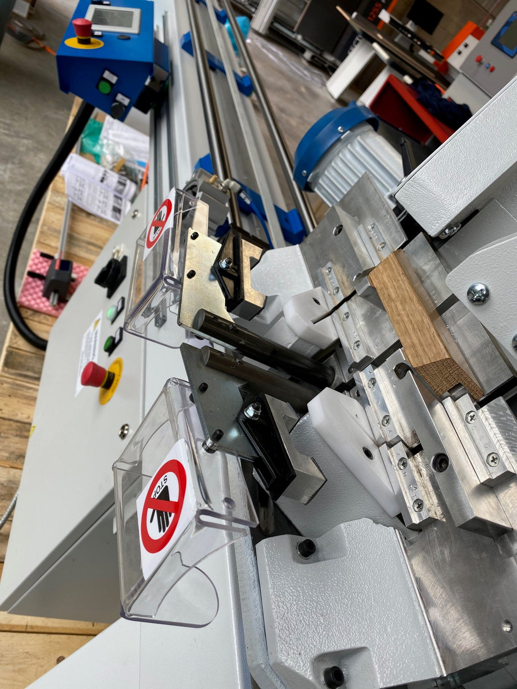 OMGA TRF Series Double Mitre Saw for Glazing Bead