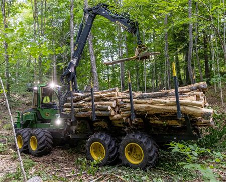 John Deere 1510G Forwarder 220 hp 15-Ton Load Capacity